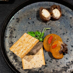 토리사토 - 안주 3종 모듬
                      안보 감, 건포도 버터, 크림치즈 나라 절임 말이, 레버 파테 크래커 샌드