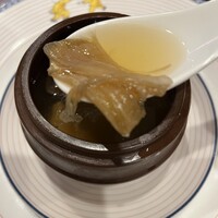 萬珍樓 本店 - フカヒレスープはかなり優しめなお味。
                    身体が温まります