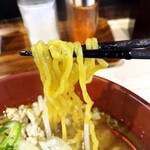 拉麺大公 - 焼き味噌ラーメン、麺リフトアップ