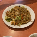 王記美食楼 - 具沢山焼きそば