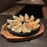 本格水炊きと博多もつ鍋 地鶏と九州料理 居酒屋 鳥邸 - 