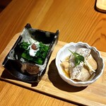 いざかや しん - お通し2種は『菜の花』と『カンパチ・酒盗』の和え物です♪(o^^o)