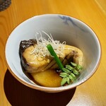 いざかや しん - 旬の鰤は厚みがあって味わい深い逸品です！(o^^o)
