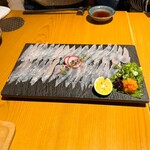 いざかや しん - 今が旬のカワハギの薄造りです♪(o^^o)