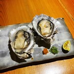 いざかや しん - 殻付き焼き牡蠣です♪(o^^o)