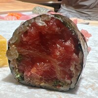 銀座 鮨 魯久 - 大間のマグロ、全部入りの太巻き