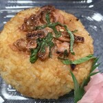 ウジエスーパー - 味噌焼きおにぎりにいかの塩辛が乗っています♫