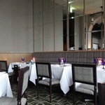 MAIN DINING by THE HOUSE OF PACIFIC - 店内の雰囲気