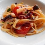 明石蛸とアオリイカのプッタネスカ　リングイネ