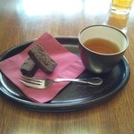 お茶にあう和スイーツが最後に出てきます。