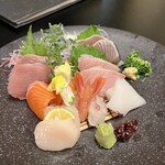 季寄せ料理 暖歩 - 季節のお刺身（一人前）2000円くらい。