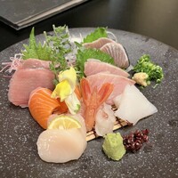 季寄せ料理 暖歩 - 季節のお刺身（一人前）2000円くらい。