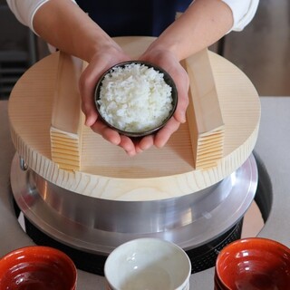 オーダー毎に炊き上げる羽釜ご飯が絶品