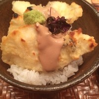 芝濱 - 鯛の天茶は鯛の切身を天ぷらに揚げてから、炭火で炙って焦げ目をつけて、余計な油を抜いて香ばしく鳴っている。