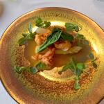 Kobe Grill - オマールエビとホワイトアスパラのポッシェ サマートリュフとクレーム・ド・オマール