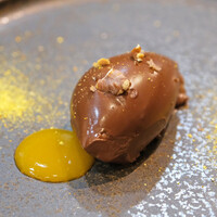 レ・ピコロ - ランチコース 1880円 の水チョコ、アプリコットのソース