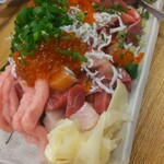 大衆すし酒場 じんべえ太郎 - メガ盛りこぼれ寿司 込2000円弱(忘れました、ごめんなさい！)