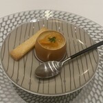 銀座 レカン - 卵の殻を器にした紫雲丹のウフブルイエ