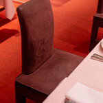 レストラン ペリニィヨン - 長時間座っても疲れないオリジナル設計の椅子