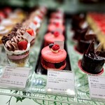 カズノリ イケダ アンディヴィデュエル エスパル仙台店 - ショーケースのアントワネット