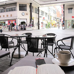 COFFEE KAISHODO - ドリンク自体は普通ですが、直射日光が当たらない屋外のテーブル席で、
            ゆっくり読書出来たのは、コスパ大です。
            