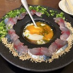 きなっせい - 福岡名物 ごまさば　※この店のおすすめです！ごまさばを卵にダイブさせていただきます！旨い！卵には九州醤油かな？が入っていて甘塩っぱい味です。