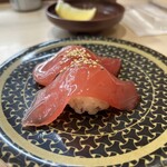 はま寿司 - 漬けマグロ　※はま寿司で好きなメニューの1つ。一般的な漬けマグロとは味付けが違いますね。出汁、白醤油、砂糖、、、化学調味料かな？wでも好き。