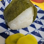 味心 - 海苔が切れない塩がきいたおにぎり♪