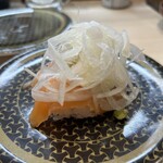 はま寿司 - サーモンアボカド　※サーモン、アボカド、玉ねぎ、マヨネーズの組み合わせ。マズい訳ないですよね！w旨い！