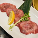 炭火焼肉オムテソン - 上タン塩