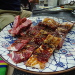 萩之茶屋鶴一 - 骨付きカルビ