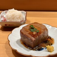 鮨 つぼみ - 鮪の煮付け、和辛子、シャリ
