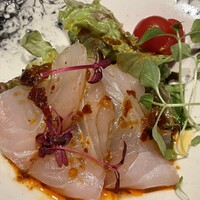 中国四川酒家 蔓山 - 平目の刺身の優しい麻辣サラダ
                    青森県産の平目は全く臭みもなく美味しくて
                    麻辣との相性も良く、刺身ってこういう食べ方もあるんだって感動✨