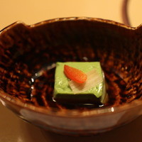 月亭 町田店 - お茶と牛乳で作った豆腐