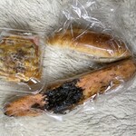 小さなパン小屋 一休 - オリーブとバジルのサンド、明太フランス、クリームサンド