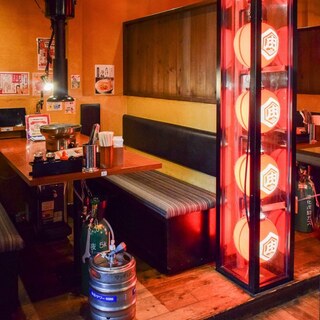 レトロな空間に多彩なお席を完備◆連結して中規模宴会も可能！