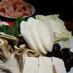 Chuugoku Hinabe Semmon Ten Shaofeiyan - 大ぶりカットの野菜