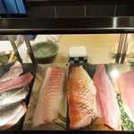 鮨でですけ - 左：真鯛   中央：沖甘鯛