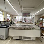 海鮮炉端　うろこ亭 - 店内の海産物のお土産屋さん