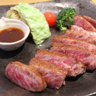 沖縄のブランド牛「もとぶ牛」を使用