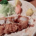 とんかつ かつせい - 脂身は甘くて口の中でとけます。