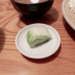 とんかつ かつせい - お新香は白菜の浅漬け。