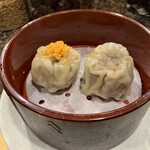 TOKYO CHINOIS 神子 - とびっこをのせた豚焼売と牛タン焼売