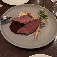 coci - 蝦夷鹿のロースト　自然薯のドフィノワ　ビーツとカカオ