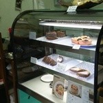 ナナハコ - ２０１４年６月中旬の店内♪シフォンケーキは木曜日～日曜日のみ販売♪他のスィーツも美味しいですにゃ(・∀・)試食させてもらったけど、チョコ系とか美味しい♪