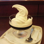 カフェ・ベローチェ - コーヒーゼリーです。ソフトクリームは豪快な男盛ですね！