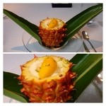 NARISAWA - デザート・・パイナップルの中にはパッションフルーツや沖縄産の桃（名前忘れました）が入っています。 
      