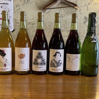 ナチュラルワインも取り揃えております！昼はカフェも◎