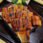 ひつまぶし 花岡 - 尻尾出てます。