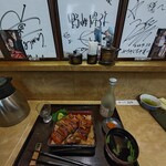 ひつまぶし 花岡 - 目の前にクッキーの色紙(笑)